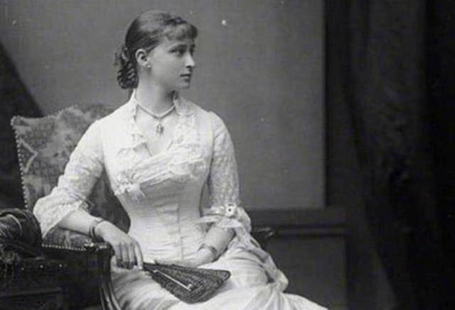 原创外婆是英国女王妹妹是俄国皇后伊丽莎白为什么非要入葬中国