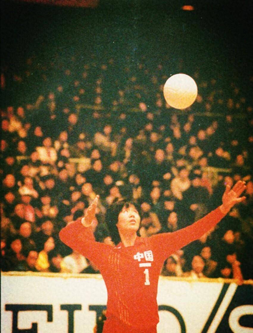 五连冠的中国女排pk郎平带队夺奥运会和世界杯冠军的女排,谁赢?_历史_