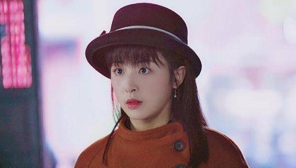 原创原创13年前张含韵被主持人逼着看自己不好的照片从此再无音讯