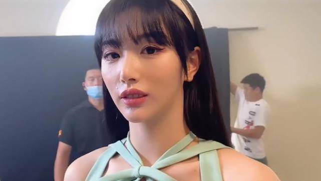 原创孔雪儿拍摄未ps照片曝光手臂微胖腿也不细真实的104斤