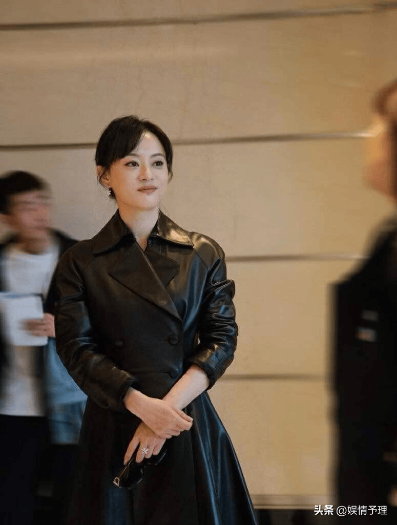 原创当44岁胡杏儿和41岁孙俪同框才发现人到中年还得靠气质与骨相