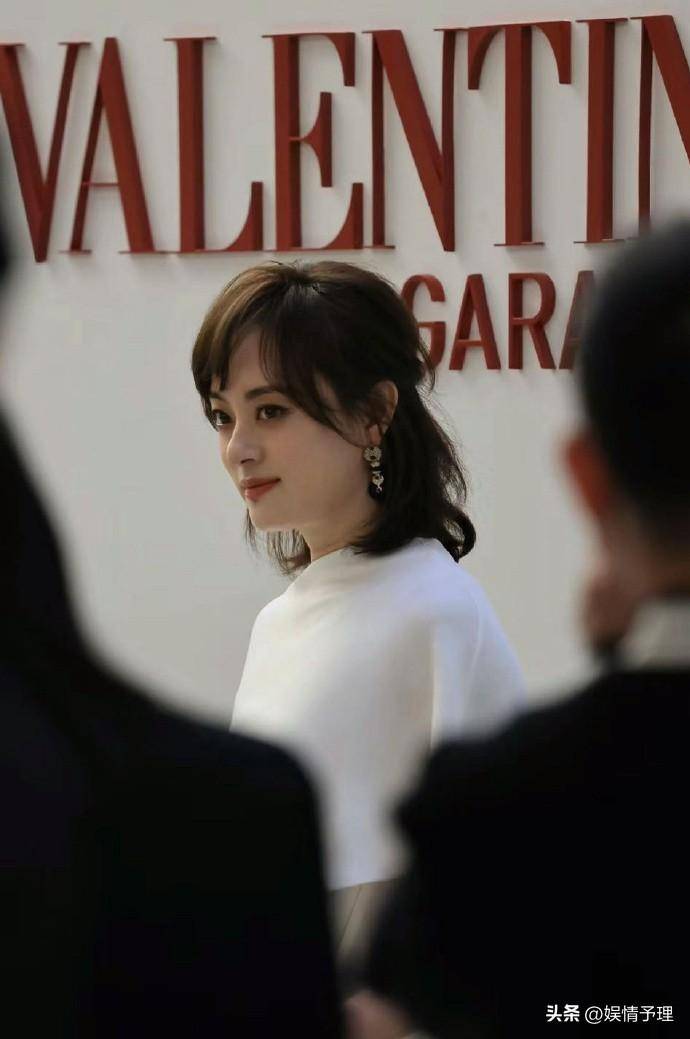 原创当44岁胡杏儿和41岁孙俪同框才发现人到中年还得靠气质与骨相