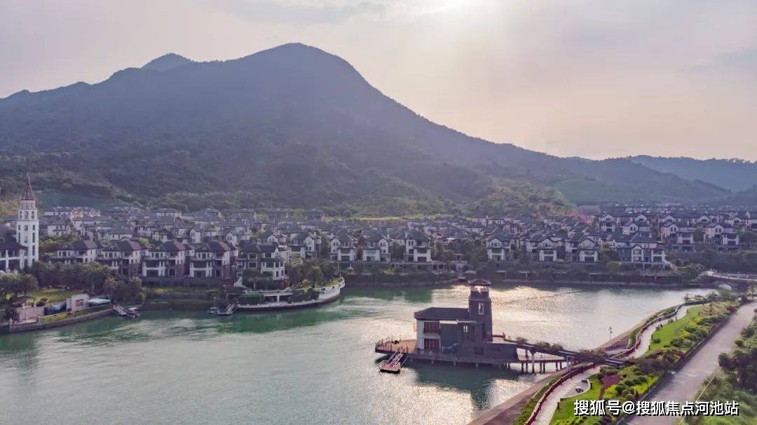 莲湖山庄东莞莲湖山庄开发商售楼处丨莲湖山庄欢迎您丨莲湖山庄别墅