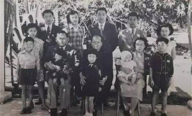 以一人之力救一国1937年抗战爆发,远在毛里求斯的朱梅麟心系祖国,他