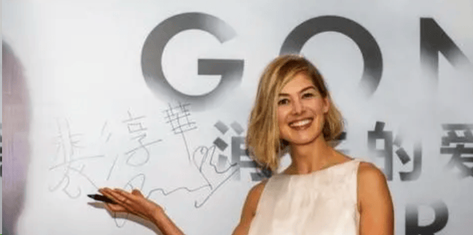 文化输出,费玉清爆火欧美由上述几位好莱坞名人的"爱华历程"不难看出.