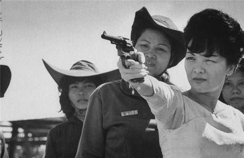 原创越南第一夫人陈丽春确实漂亮但心如蛇蝎父母因她被人勒死