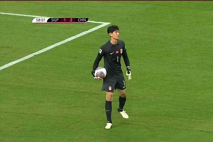 1-2!颜骏凌站位令人不解,海港组合再现巴吞联式丢球_比赛_国足_失误