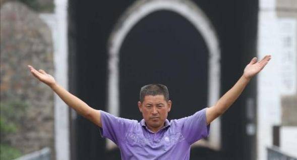 2014年河北羊倌舍命叫停油罐列车,损失2年收入,国家奖励30万_卢伟