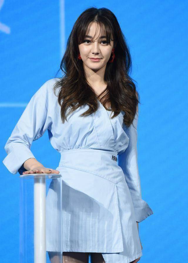 迪丽热巴今年才26岁,不过她比同龄的女星都要显老,很多次出现在镜头都