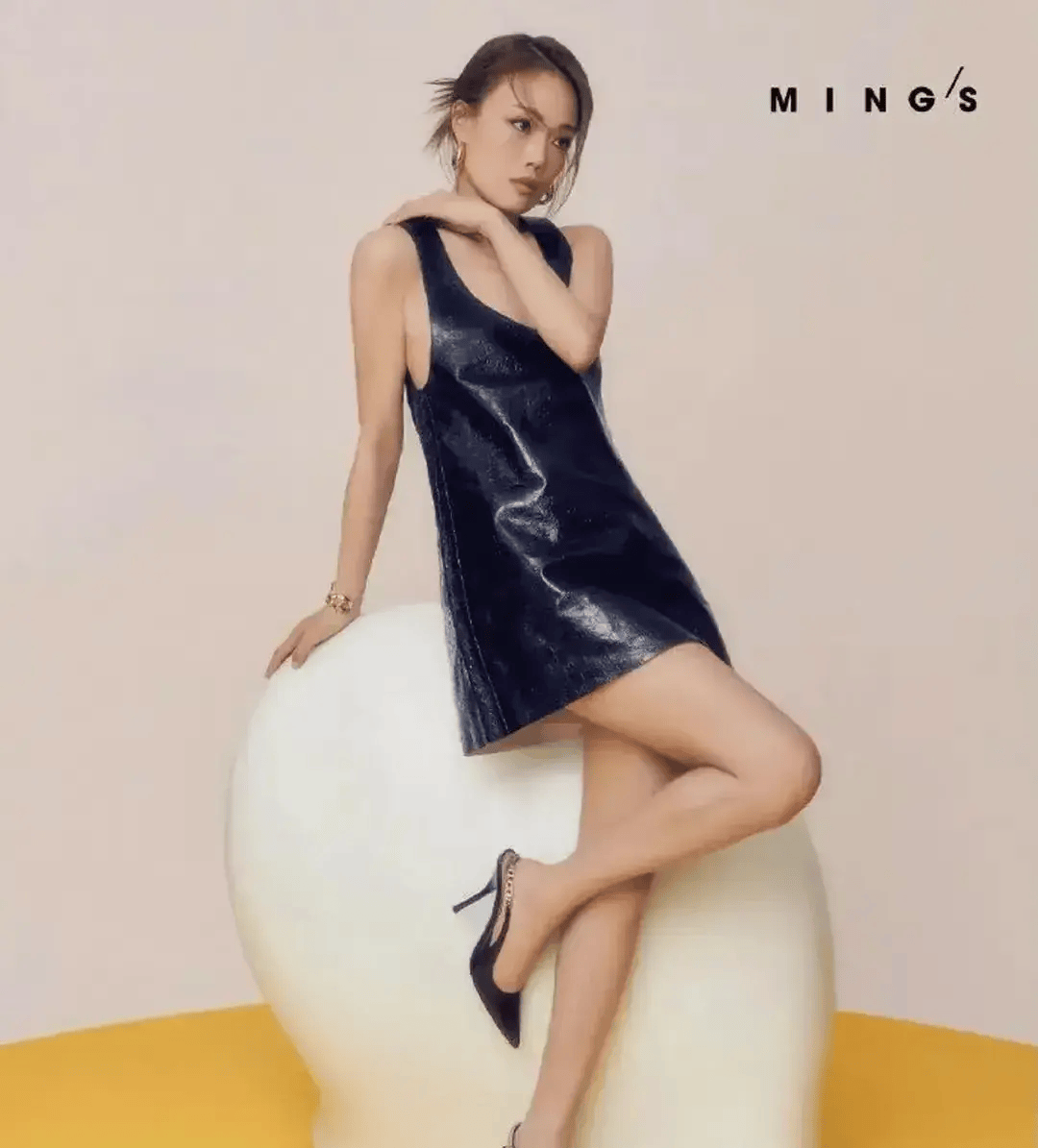 原创容祖儿以性感写真展现明星风采