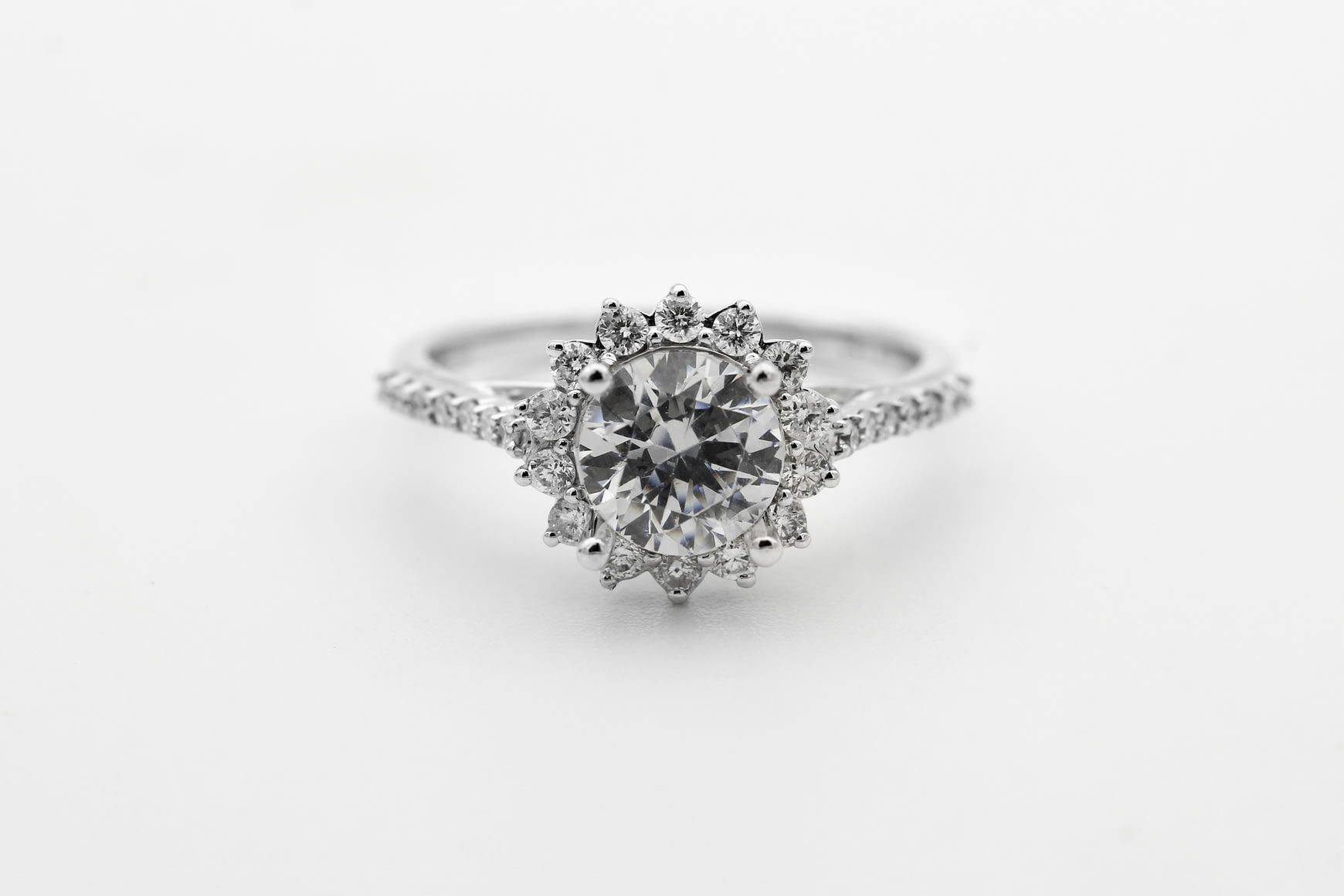 dr钻戒净利预跌9成上热搜钻石网红这是怎么了