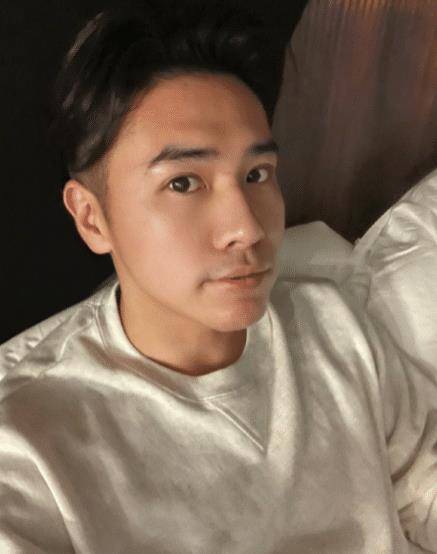 欧弟和前妻晒两个女儿吃饭,餐桌一模一样,网友:复婚吧_孩子_郑云灿