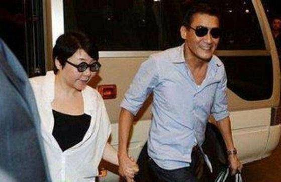 梁家辉拒绝了所有人,他认为他的妻子是谁都无法代替的,哪怕她胖了,那