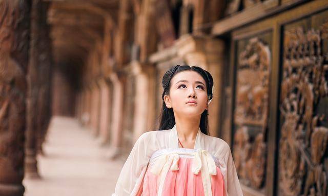 这里的杜荷就是前文中跟随李承乾谋反的那位驸马.