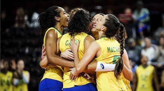 世界女排联赛首支3连胜球队出炉:夺冠热门轻松过关_巴西_球员