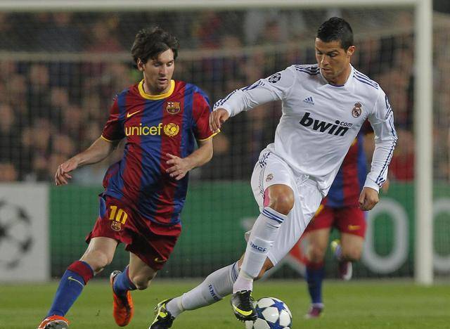 梅西与c罗身价对比及其足球生涯表现_欧元_官方_皇马