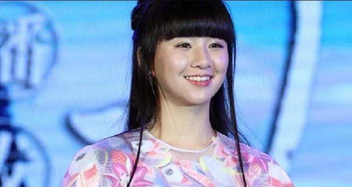 或许,小彩旗现在成这个样子,应该是应了杨丽萍说的话,自己路是的需要