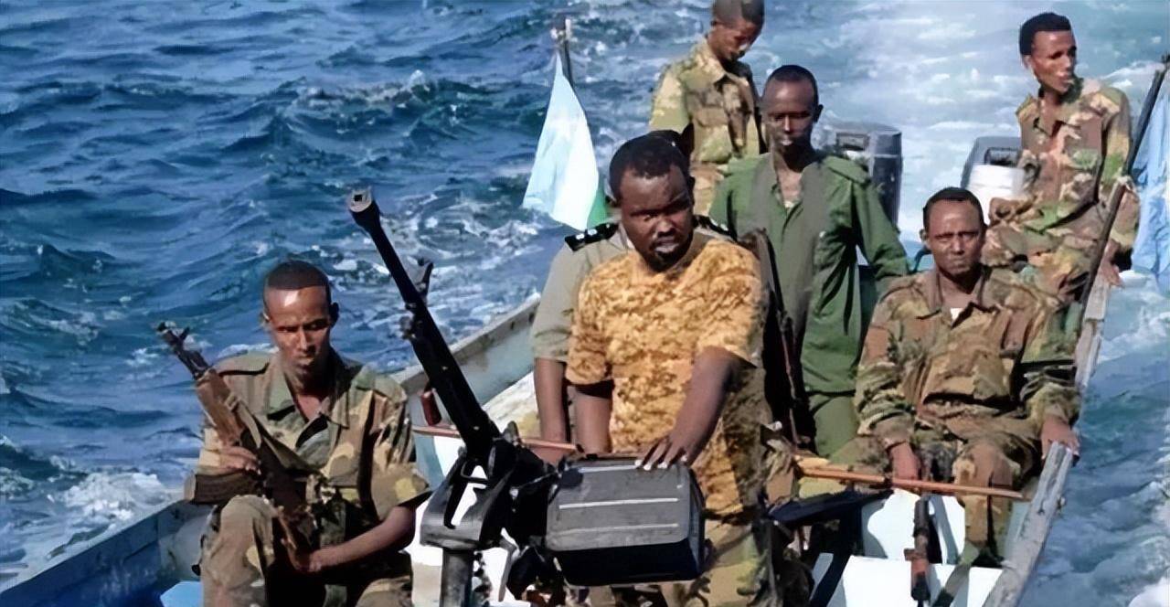 原创索马里海盗最丢脸的抢劫挟持货船2年没人来赎还得养22名人质