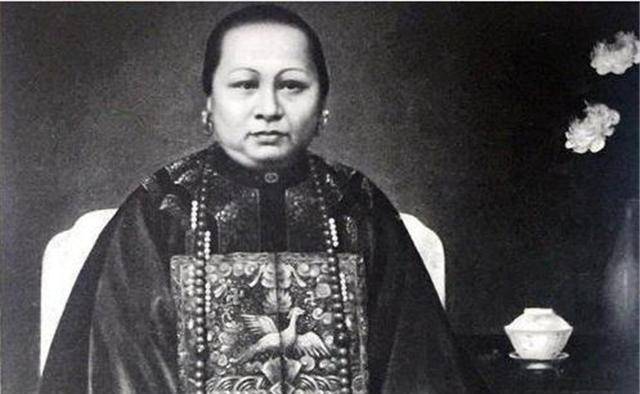 何鸿燊的祖奶奶,不求名分嫁给犹太人,生完4子1女反被抛弃_施娣_何仕文