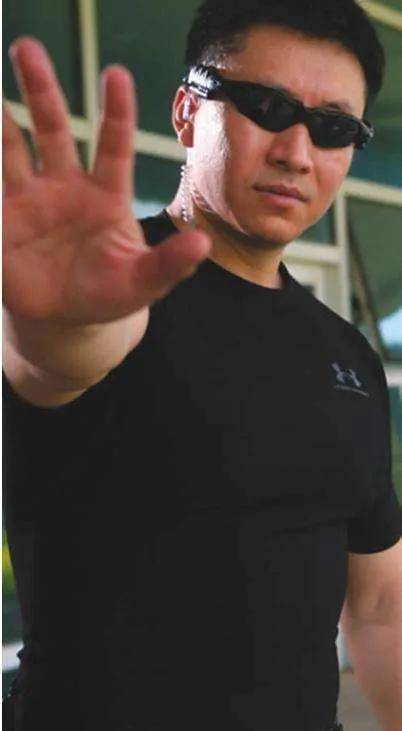 原创中国保镖李旭一人可敌30人曾贴身保护巴菲特时薪28万