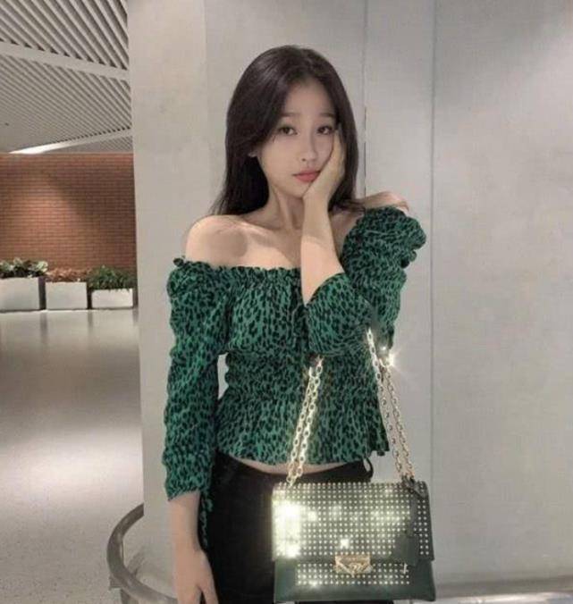 原创青你2虞书欣一出场就被指太做作操作神似杨超越但家世却是天壤之