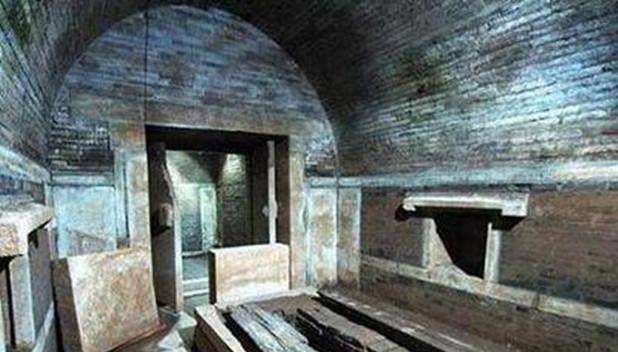 考古人员打开他的墓地,看到里面的景象倒吸一口凉气_清朝_头颅_规格