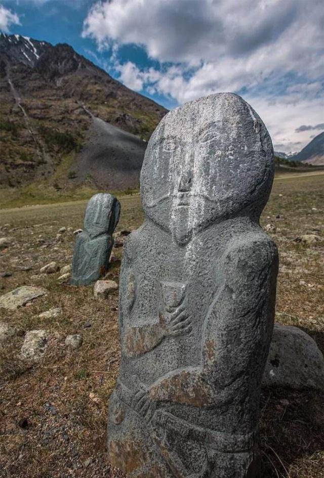 一口气读懂草原石人,绝非突厥人的单独创造,也不是神秘的杀人石_阿勒