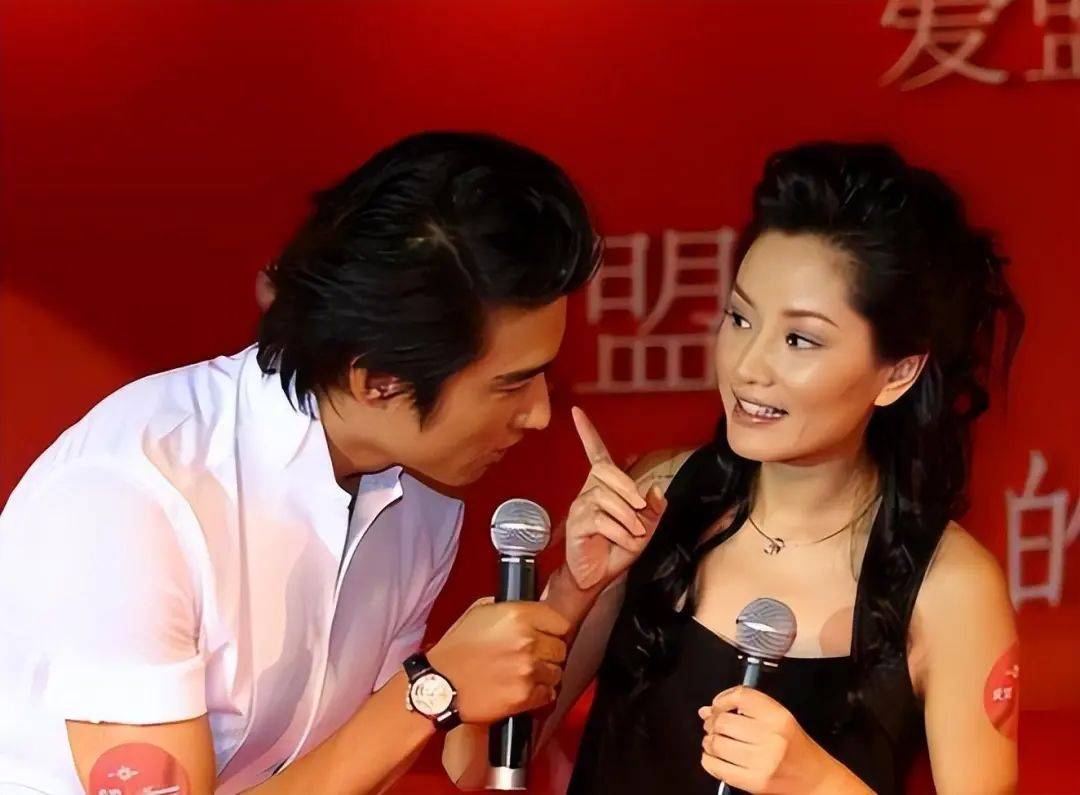 胡兵瞿颖炸裂106岁超模组合霸气走秀网友简直爆笑到不行