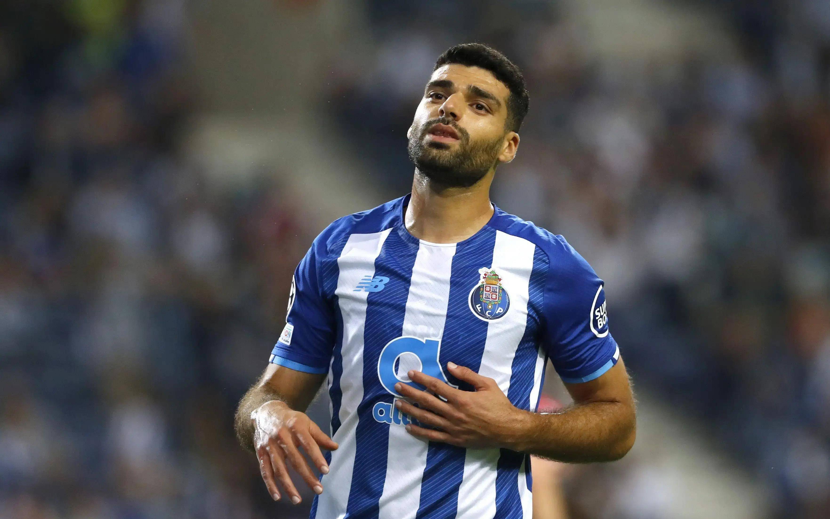 而且,恰尔汗奥卢的加盟并不能完全挽救国米目前的状况.