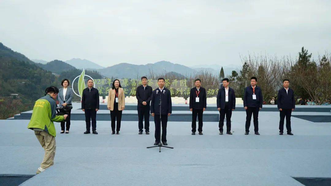 紫阳县委书记向德刚表示:紫阳生态环境优美,旅游资源丰富,文化底蕴