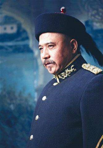 崔金泉和范振钰曾合说过一段讽刺袁世凯的相声《选总统》,里面说他土