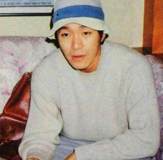 侯震是著名相声表演艺术家侯宝林长子侯耀中的儿子,侯