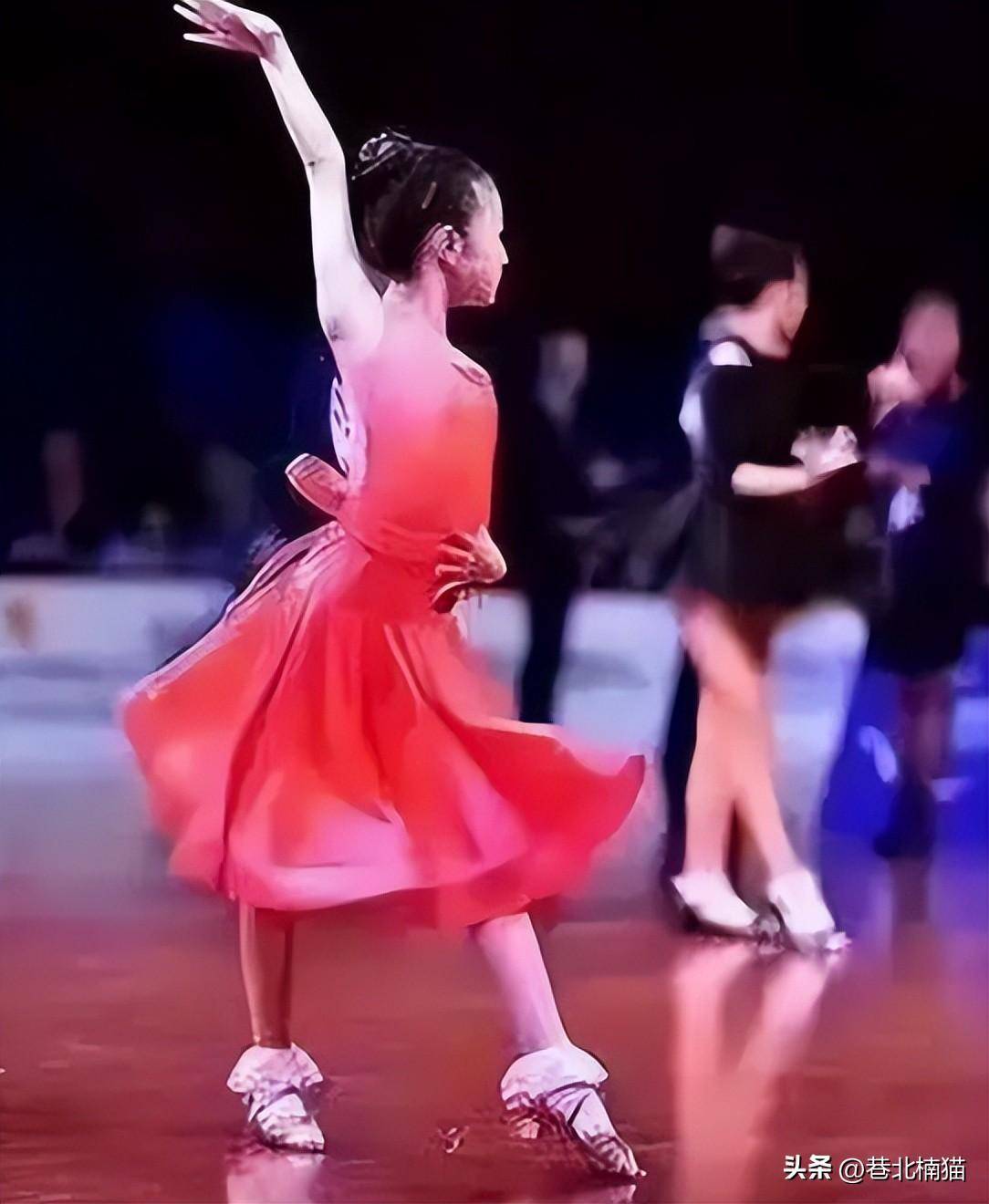 伊一原名彭奕裔,如果有浙江卫视节目的铁杆粉丝在,大家应该知道她是谁