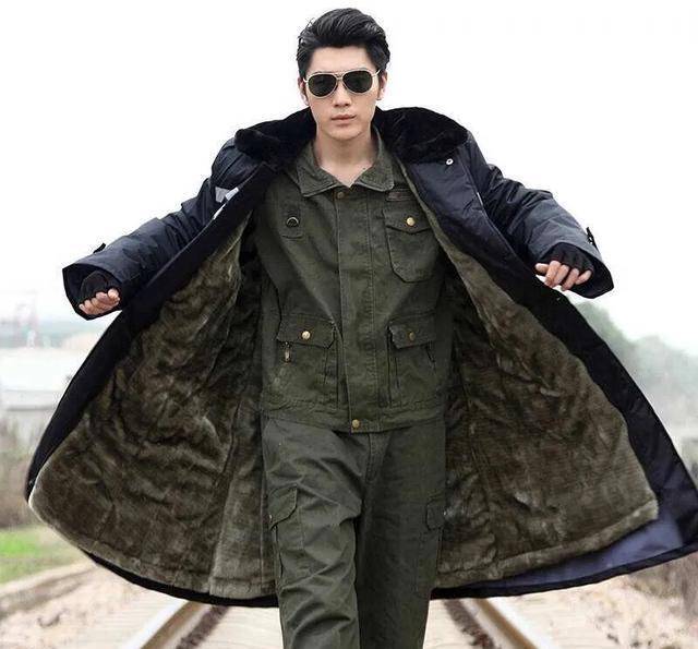 原创军大衣发明上百年曾风靡一时为啥后来被淘汰了