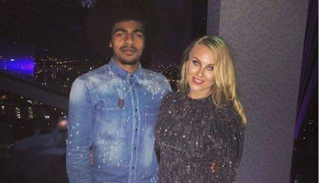 此前法国队国脚萨尼亚与妻子露德温以及曼联核心博格巴和他的女友