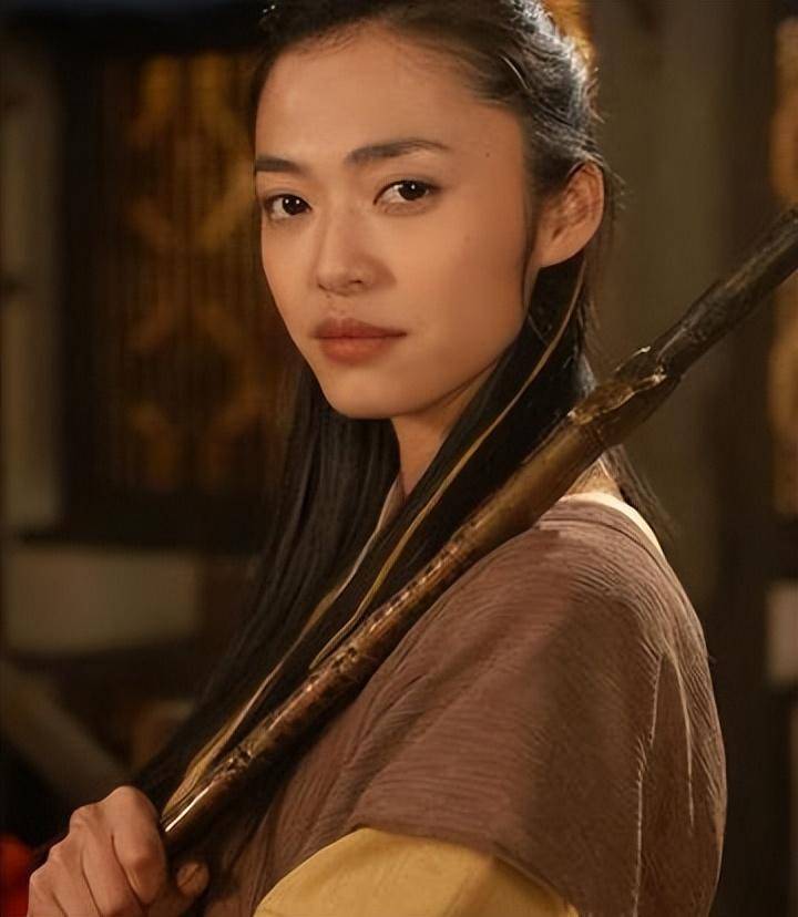 搭档宁财神看到她时,坚决表示反对,他说郭芙蓉的人设时富家千金,应该