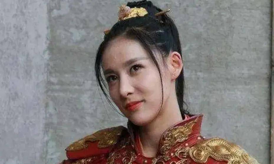 她是史上唯一一个带兵打仗的皇后被俘后下场悲惨死时年仅21岁