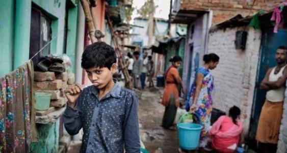 原创为啥印度富人区总有贫民窟美女蹲守她们在等啥导游来告诉你