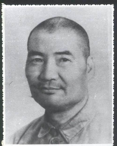 人家十岁就参加了义和团,十四岁又从师形意拳大师"钻天猴"马玉堂学习