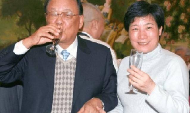 有着这样优秀简历的李彬兰在当时可谓是香饽饽,自然是不缺工作的,可是