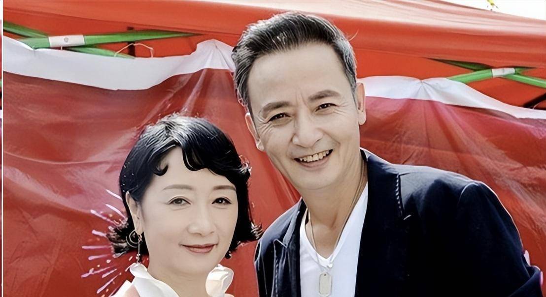 他是著名演员,与妻子"红楼"相遇,恩爱39年无绯闻,幸福美满_侯长荣