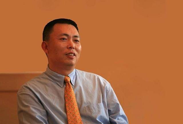 获得了和巴菲特共进午餐的机会,这三个人分别是段永平,赵丹阳和朱烨