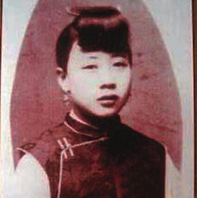 花船妓女变凤凰在清朝,有两个女子赫赫有名,一个是慈禧太后,权倾天下