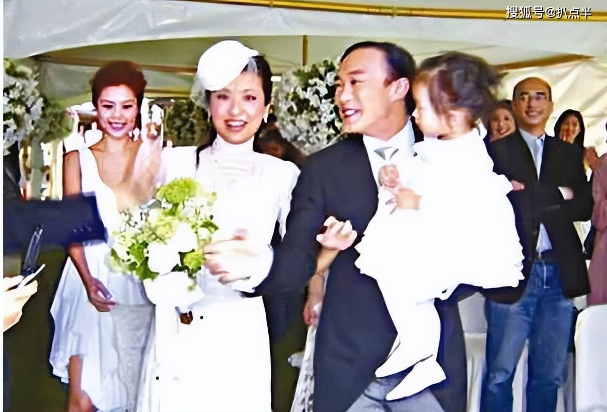 曾被嘲"吃软饭"的港星,个个宠妻无下限_罗美薇_陈奕迅_徐濠萦