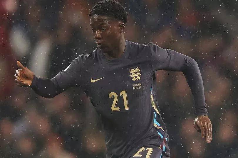 原创滕哈格踢小蜜蜂不控球还不如去温布尔登打网球