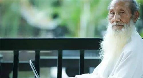 他的故事记载在《旧唐书》卷188列传中,张公艺出生于公元578年,卒于