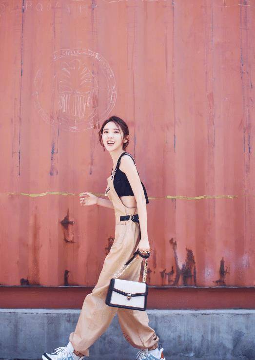 唐艺昕冬日服装甜美,给人温暖的感觉,这样搭配很出众_唐艺欣_季节