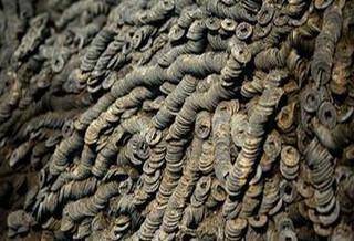 盗墓贼为何死也不敢拿走这两样东西,其中一样价值连城,堪称国宝_铜钱