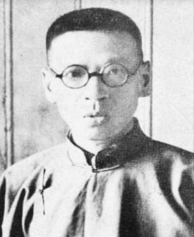 民国最风流的文豪,只喜欢女学生,一生仅活了五十岁,结了九次婚_黄侃