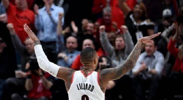 原创原创9记三分轰4210利拉德两战74分疯狂比肩卡特因没帮手输球